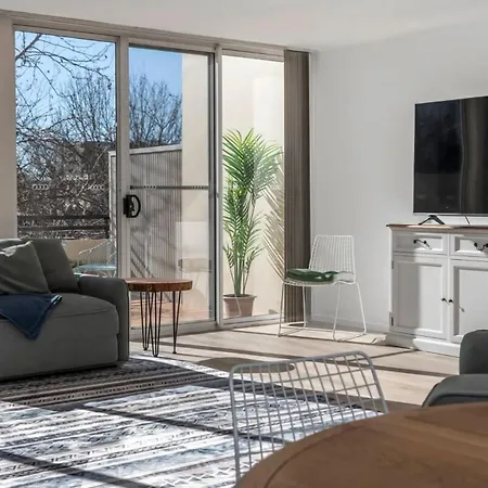 Beautiful 3 Bedroom Townhouse Located In Dickson Canberra Exterior photo